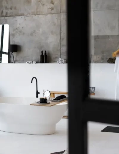 ¡Adiós a las mamparas tradicionales! Descubre las tendencias que transformarán tu baño